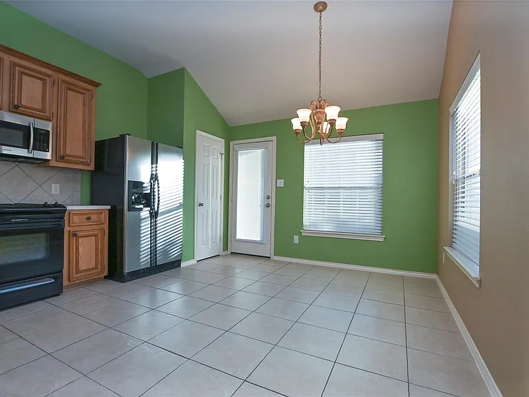 2123 Castle Gardens Ln — Photo 10