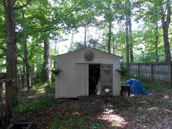 2nd image of 674 Skyline Dr
