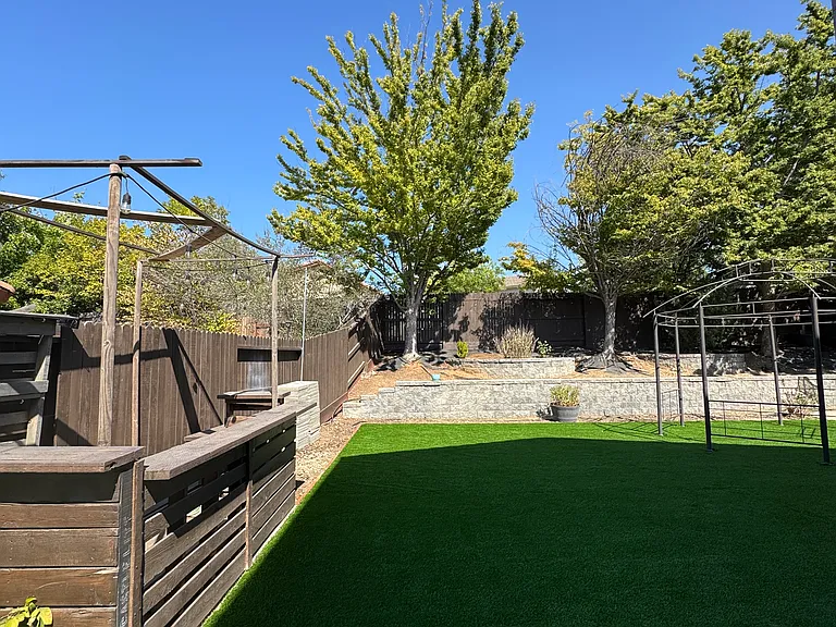 1370 Kerslake Cir — Photo 37