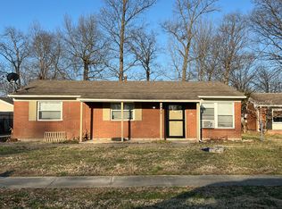 5420 Reflection Dr, Louisville, KY 40218