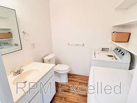 3rd image of 638 M St NE APT 2