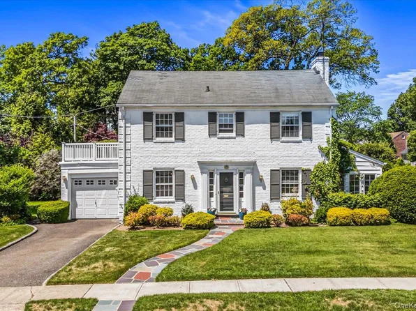 110 Knollwood Road, Rockville Centre, NY 11570