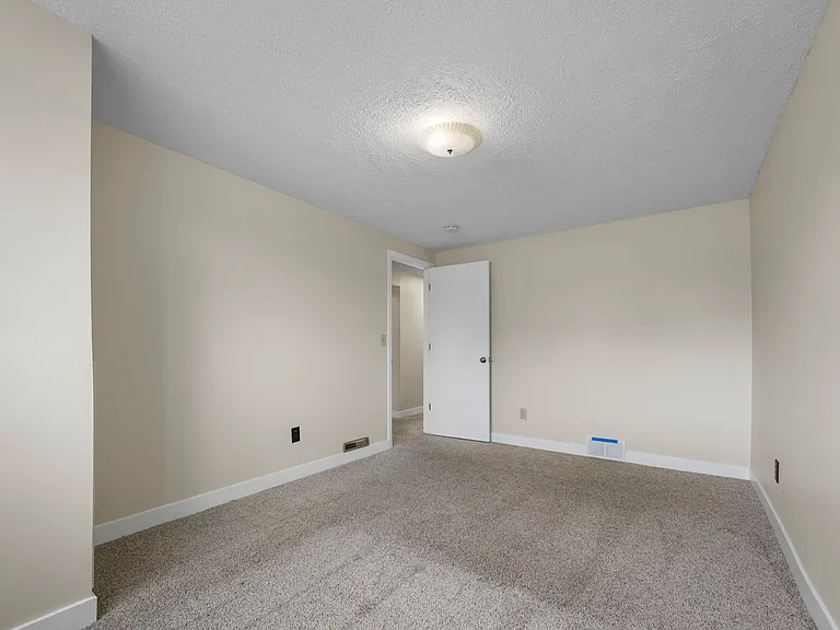 2221 82nd St W — Photo 13