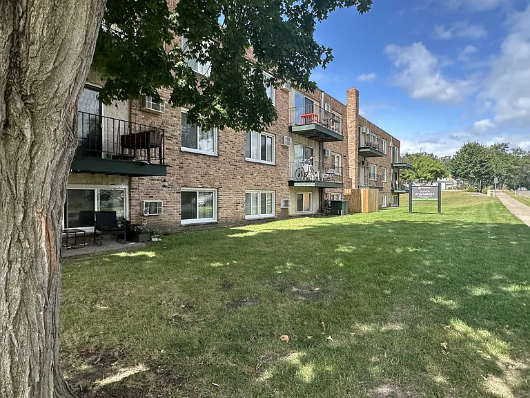 Oliver Apartments — Photo 6