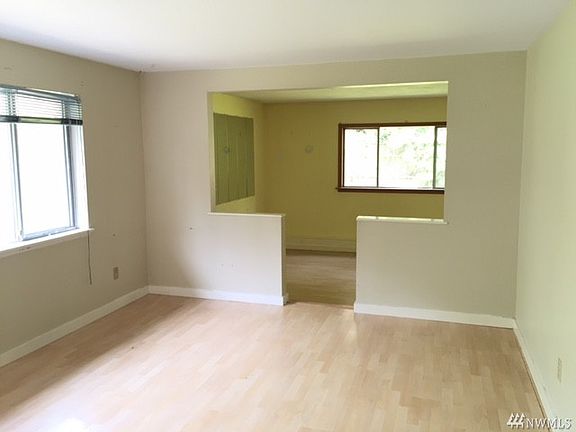 4th image of 19300 Brockton Ave NE