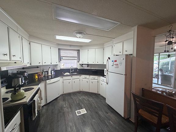 2nd image of 6315 Lakewood Dr #568