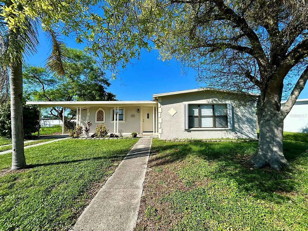 2 bed, 1.0 bath, 1010 sqft, $1,600 — Photo 1