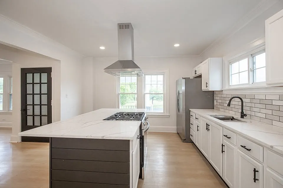 4 bed, 2.5 bath, 2871 sqft, $3,000 — Photo 4