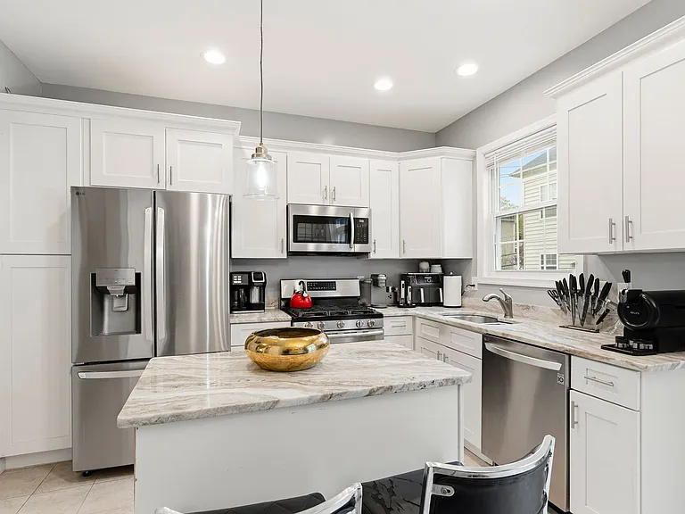 4285 S Capitol St SW — Photo 9