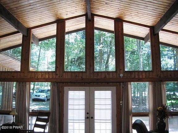 2a  FRONT OF HOUSE WINDOWS