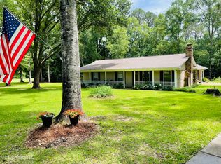 6324 Country Ln, Moss Point, MS 39562