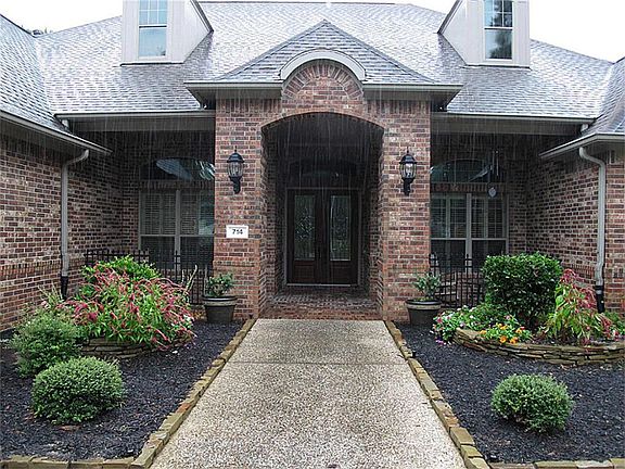 2nd image of 714 Stonewall Jackson Dr