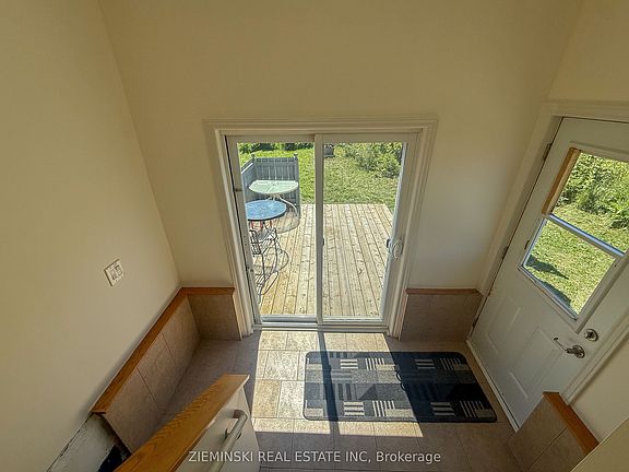 3rd image of 131 Golden Ave