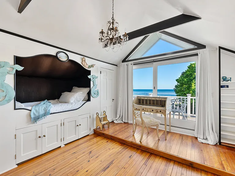 Sleep alcove