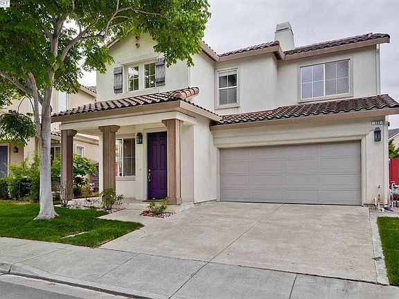 2nd image of 122 Toyon Ln