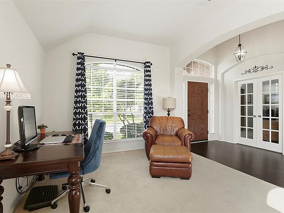 5th image of 322 Green Acres Dr