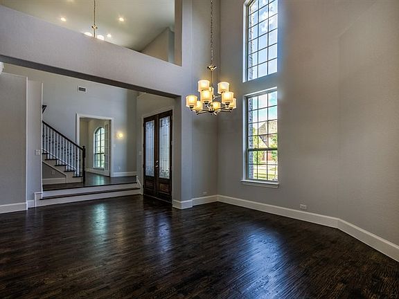 5th image of 821 Lake Carillon Ln