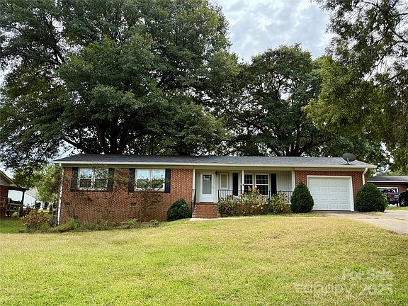 2nd image of 861 Carey Dr