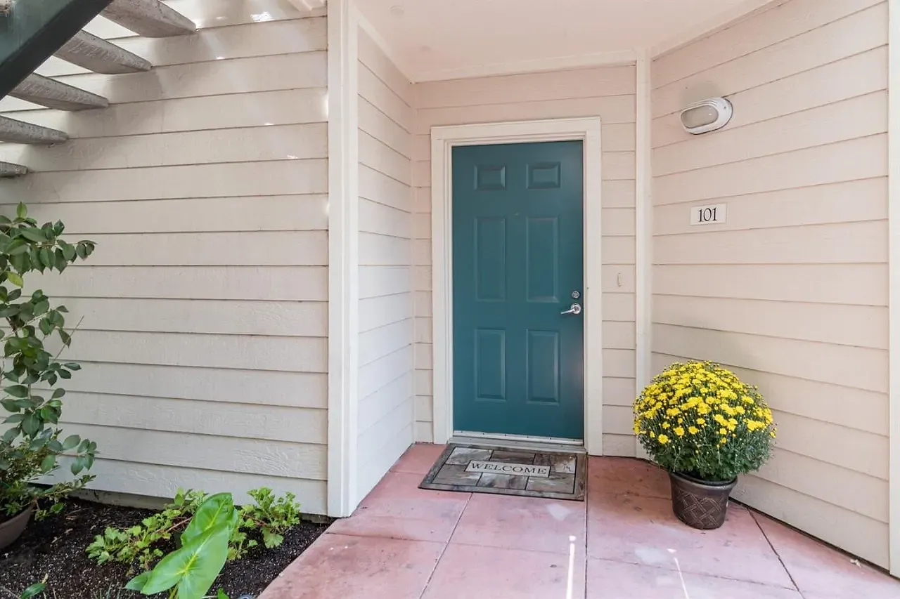 2 bed, 1174 sqft, $3,800 — Photo 1
