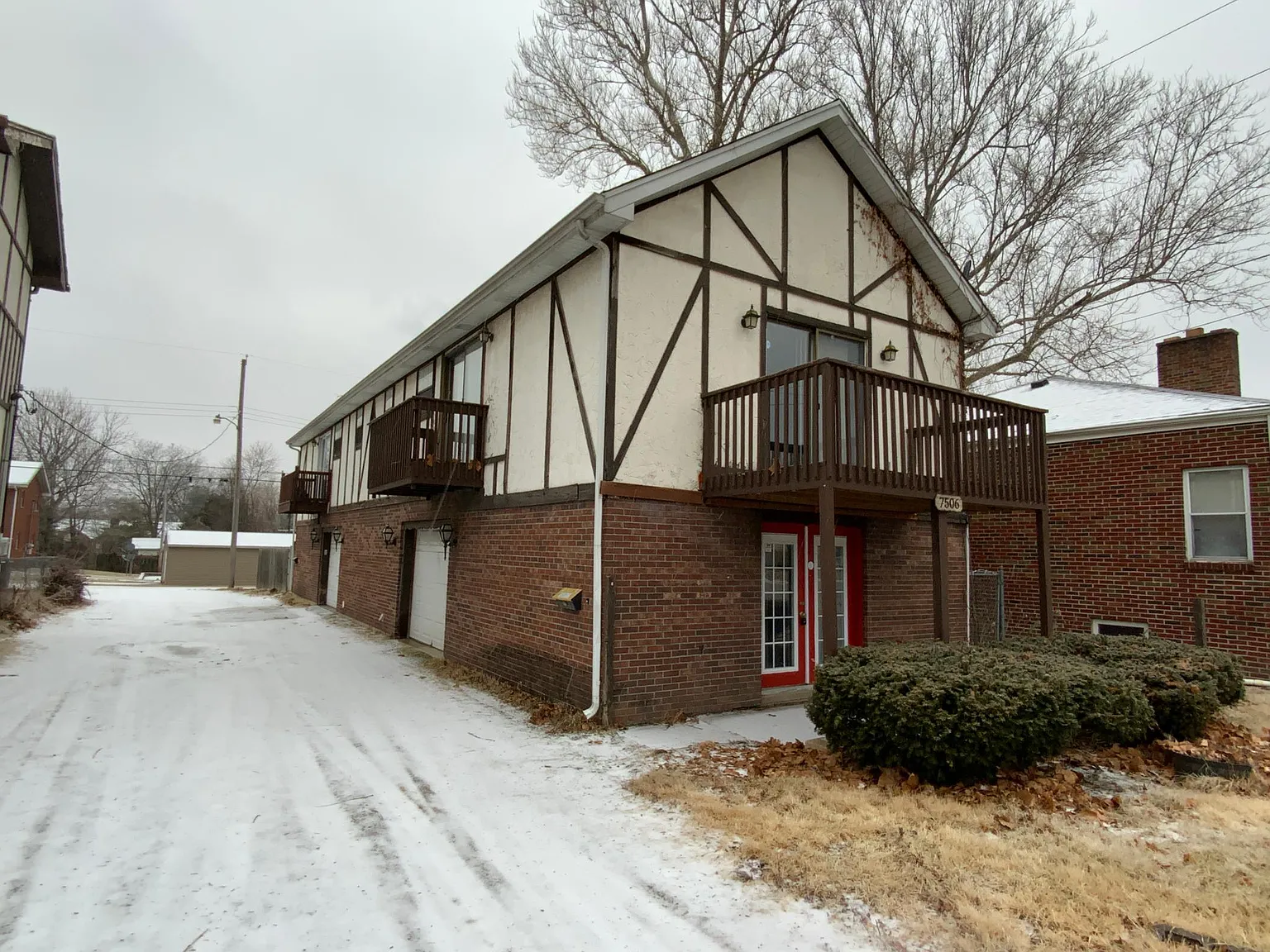 7506 W Main St photo 1