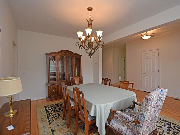 5th image of 4015 Oak Tree Ct