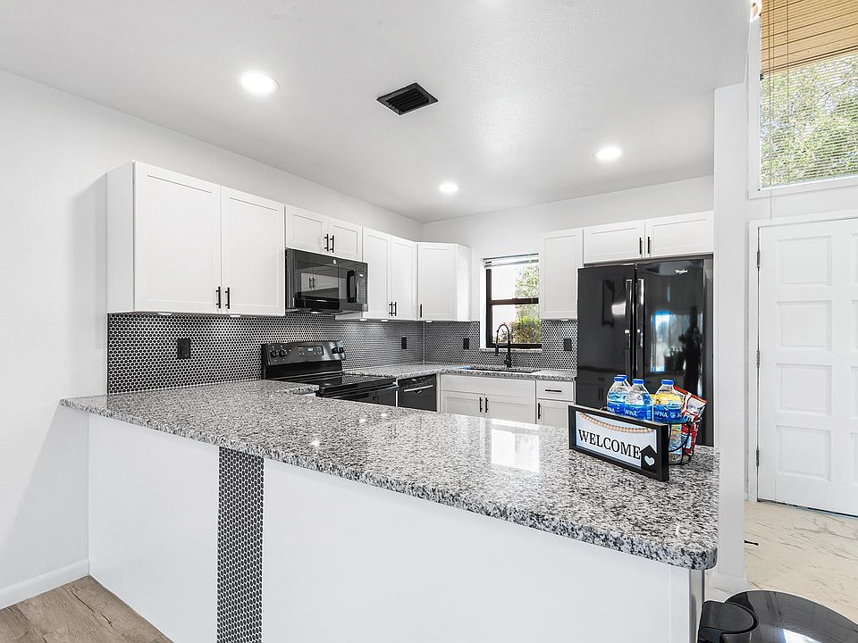 1st image of 52 Aspen Dr #52