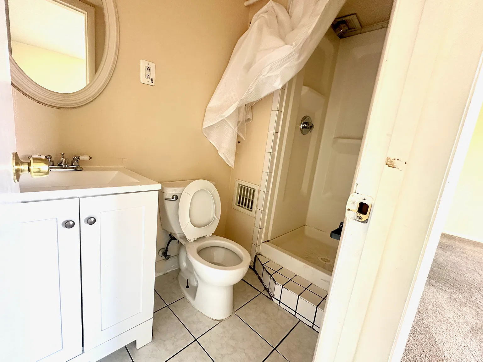 3 bed, 1200 sqft, $2,200 — Photo 4