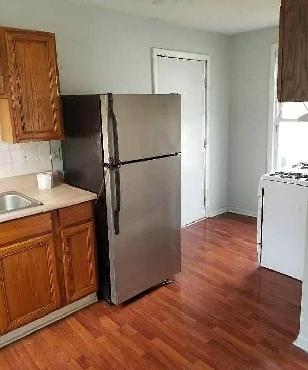 2nd image of 279 Raymond St #1R