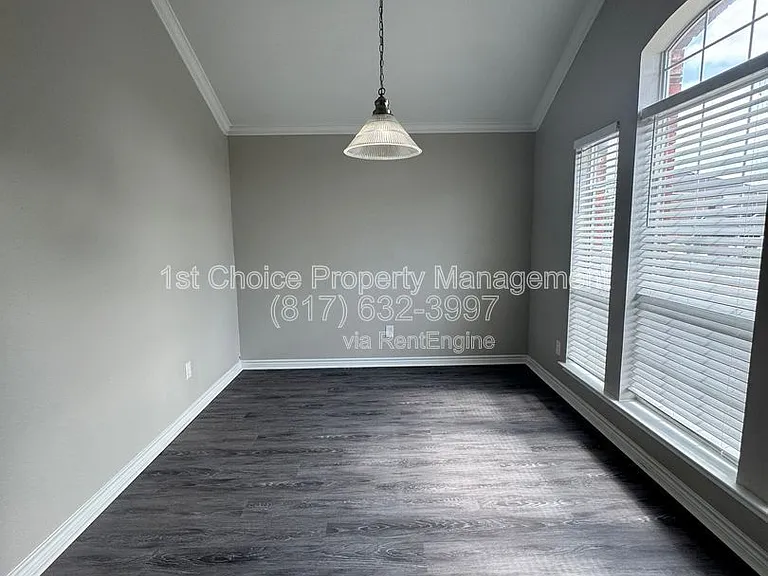 924 Marist Dr — Photo 3