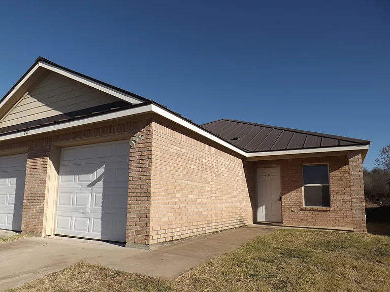 708 Claremont Pkwy #A — Photo 1