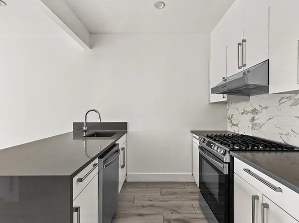 165 De Kalb Avenue image 4 of 6