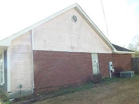 2nd image of 101 Griffith Rd