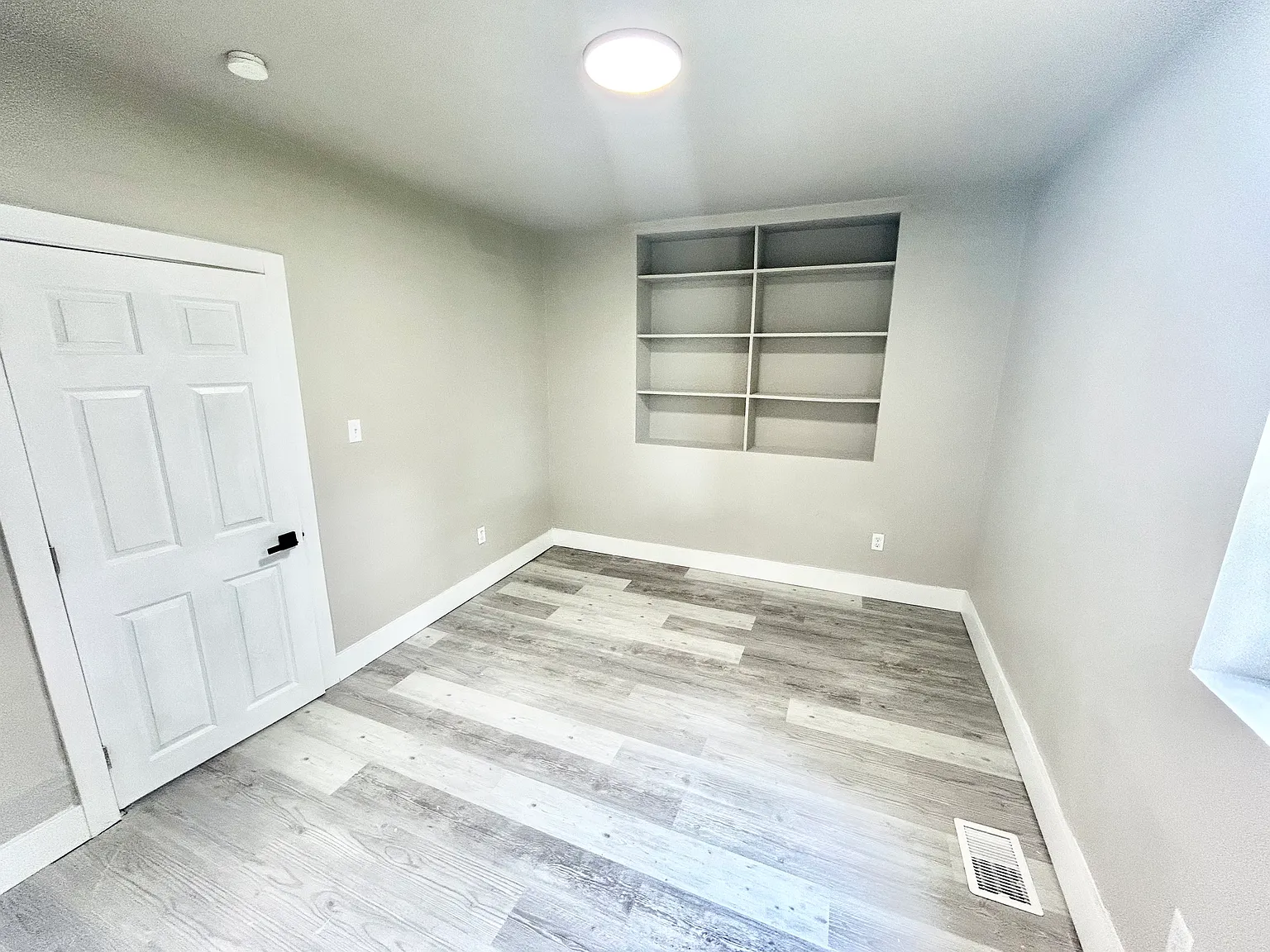Studio, 650 sqft, $695 — Photo 3