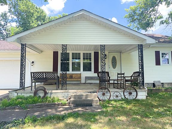 3rd image of 208 Mittendorf Ave