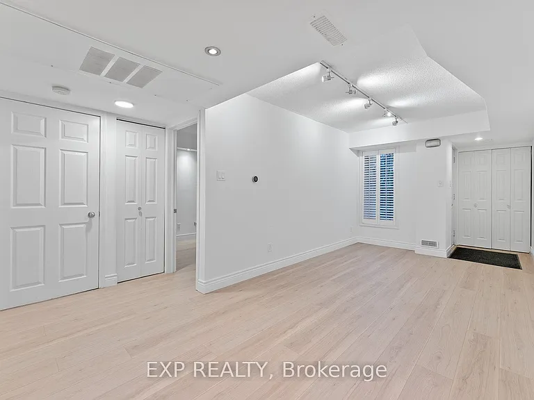 12 B Portland St #Townhouse B — Photo 8