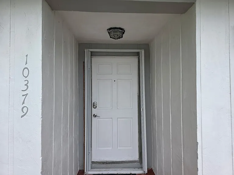 10379 SW 209th Ln — Photo 2