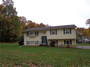 52 Summit Rd, Chestnut Ridge, NY 10977