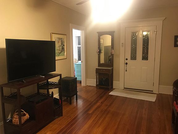 5th image of 208 W 8th Ave