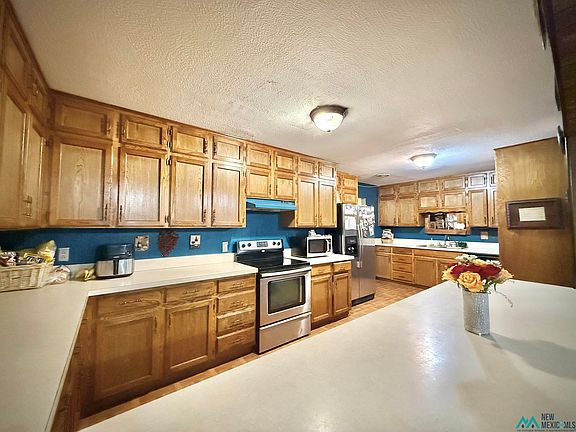 4th image of 1301 N Llano Dr