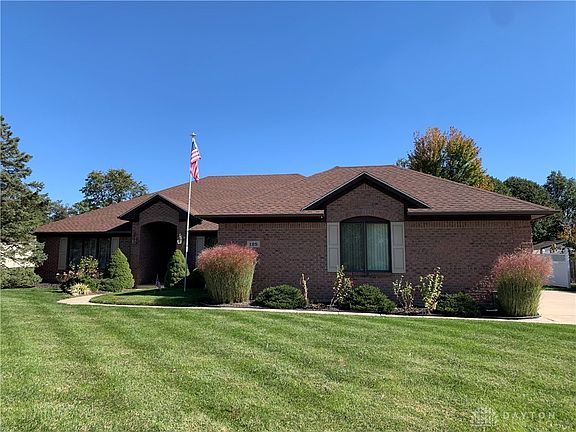 3rd image of 125 Hunterfield Dr