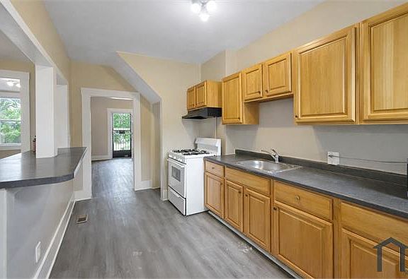 3rd image of 2113 Belair Rd