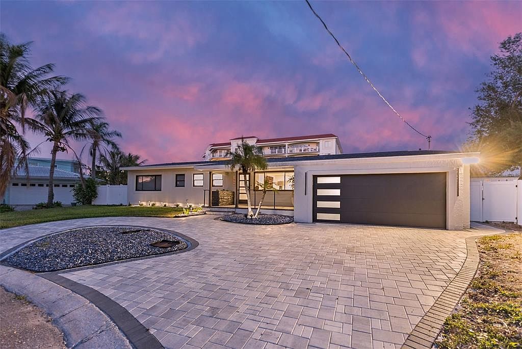 1866 Venetian Point Dr, Clearwater — photo 2