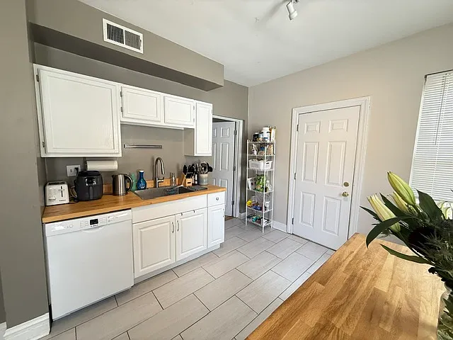 1636 N Claremont Ave #2 — Photo 9