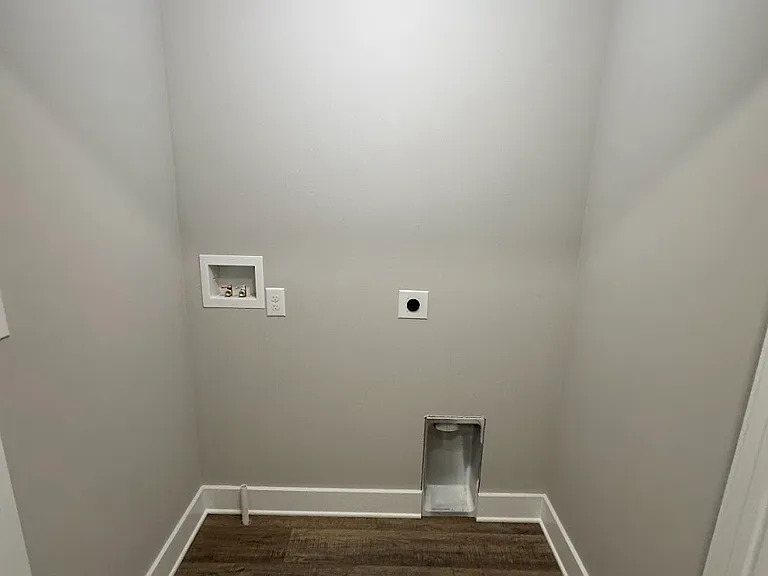 3rd floor laundry closet