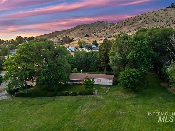 3rd image of 5758 W Hill Rd