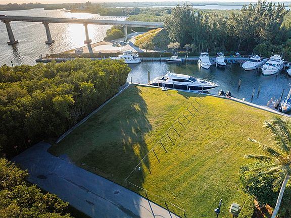 3rd image of 2905 Marsh Island Ln