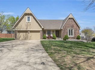 15828 W Beckett Ln, Olathe, KS 66062