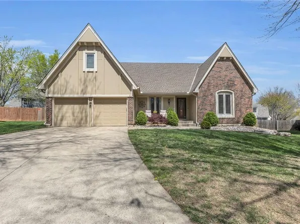 15828 W Beckett Ln, Olathe, KS 66062