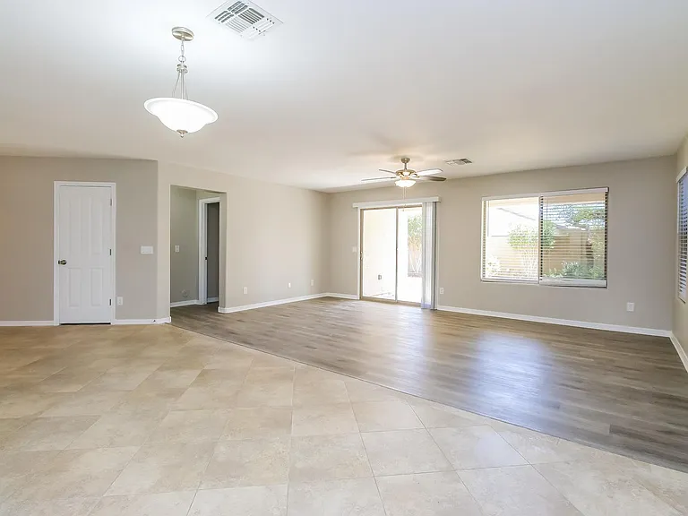 33023 N Quarry Hills Dr — Photo 5