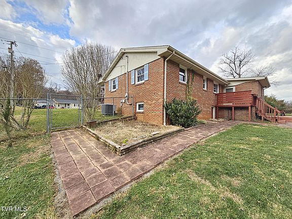 5th image of 1520 Sylvan Dr